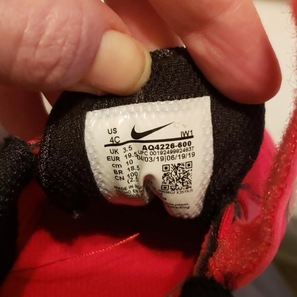 Toddler's Nike Sneakers - Picture 8 of 11